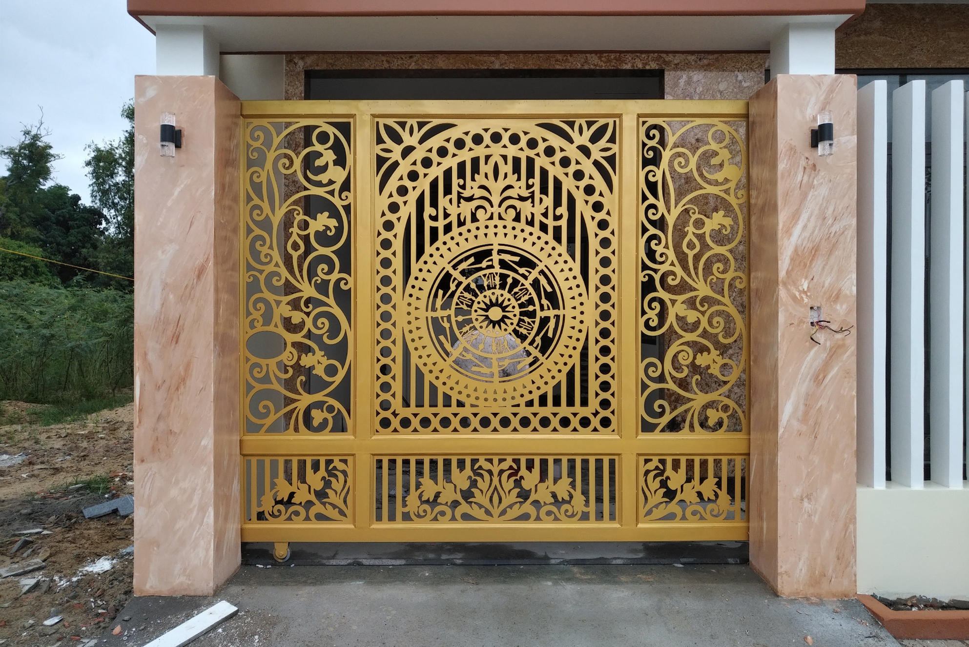 cổng sắt sang trọng